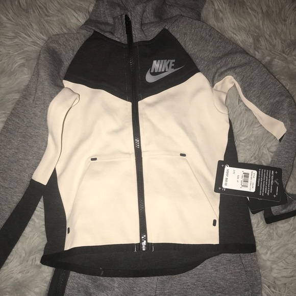 girl nike tech sweatsuit